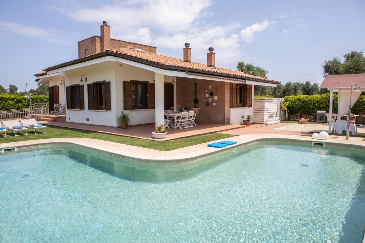 Ellea Resort San Michele Salentino Esterno foto