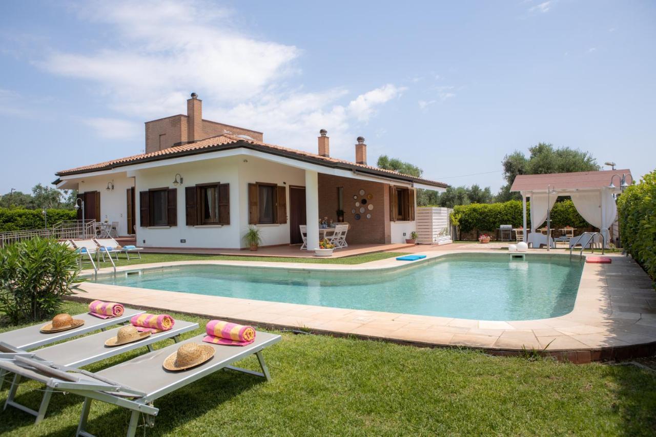 Ellea Resort San Michele Salentino Esterno foto